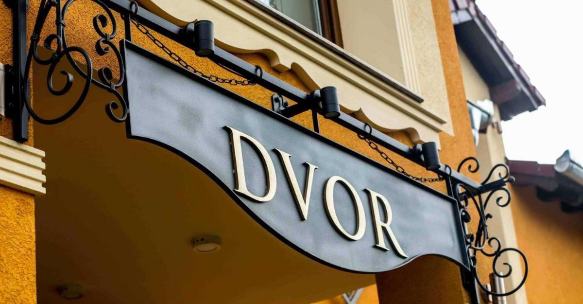 Vila Dvor Subotica Exteriör bild